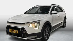 Snow white pearl Gebruikt 2023 Kia Niro SUV | € 29.900 (Eerlijke prijs)