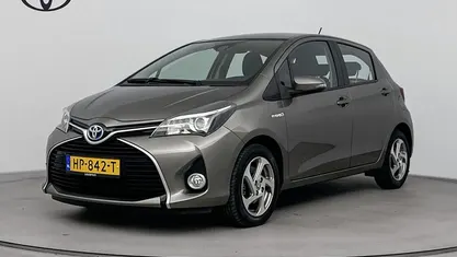 Grijs Gebruikt 2015 Toyota Yaris Hybrid Trend Hatchback | € 13.700 (Eerlijke prijs)