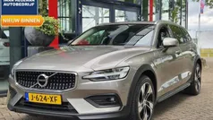 Grijs Gebruikt 2020 Volvo V60 CC Pro Stationwagen | € 36.490 (Goede deal)