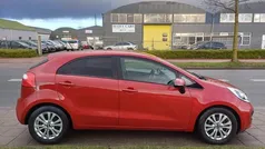 Rood Gebruikt 2014 Kia Rio FIFA World Cup Edition Hatchback | € 6.995 (Eerlijke prijs)