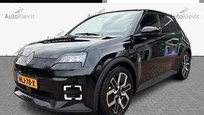 Zwart (metallic) Gebruikt 2025 Renault R5 Komfort Hatchback | € 29.950 (Goede deal)