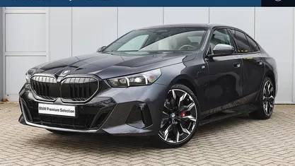 Gebruikt 2025 BMW 550e M Sport Sedan | € 87.950 (Eerlijke prijs)