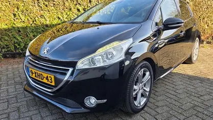 Occasion 2014 Peugeot 208 Allure Hatchback | € 6.750 (Eerlijke prijs)