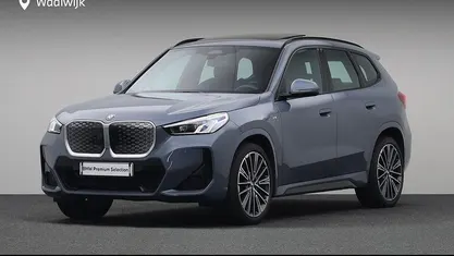 Grijs Occasion 2025 BMW iX1 M Sport SUV | € 44.880 (Eerlijke prijs)