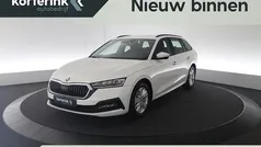Wit Gebruikt 2023 Skoda Octavia Ambition Stationwagen | € 23.750 (Eerlijke prijs)