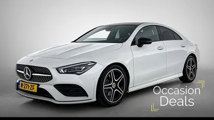 Wit Gebruikt 2022 Mercedes CLA200 Advanced Coupé | € 32.900 (Eerlijke prijs)