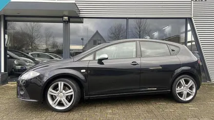 Zwart Occasion 2008 Seat Leon FR Hatchback | € 3.997 (Eerlijke prijs)