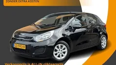 Zwart Gebruikt 2014 Kia Rio Comfort Hatchback | € 7.850 (Eerlijke prijs)