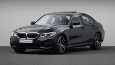 Zwart Gebruikt 2022 BMW 320e Comfort Edition Sedan | € 34.880 (Goede deal)
