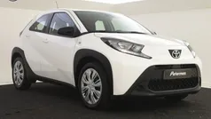 Wit Gebruikt 2022 Toyota Aygo Play Hatchback | € 17.999 (Goede deal)