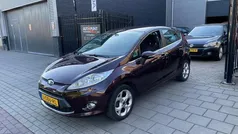 Rood, metallic lak Gebruikt 2009 Ford Fiesta Trend Hatchback | € 4.499 (Eerlijke prijs)
