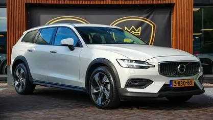 Occasion Volvo V60 CC Pro 251 PK (184 kW) 2021 Wit Stationwagen