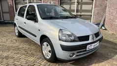 Grijs Gebruikt 2003 Renault Clio II Expression+ Hatchback | € 2.350 (Eerlijke prijs)