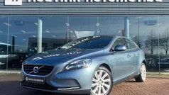 Blauw Gebruikt 2014 Volvo V40 Momentum Stationwagen | € 13.940 (Eerlijke prijs)