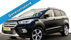 Zwart (metallic) Gebruikt 2017 Ford Kuga Titanium SUV | € 15.650 (Eerlijke prijs)