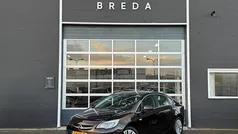 Bruin Gebruikt 2013 Opel Astra Design Edition Sedan | € 5.745 (Eerlijke prijs)