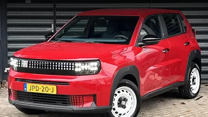 Rood Nieuw 2025 Fiat Grande Panda Red Hatchback | € 27.075 (Eerlijke prijs)