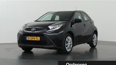 Zwart Gebruikt 2022 Toyota Aygo Play Hatchback | € 17.330 (Goede deal)