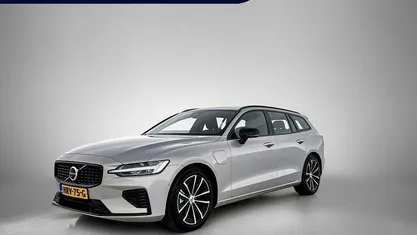 Grijs Gebruikt 2025 Volvo V60 Plus Stationwagen | € 47.840 (Eerlijke prijs)