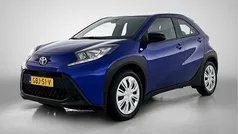 Blauw metallic Gebruikt 2024 Toyota Aygo Play Hatchback | € 17.450 (Eerlijke prijs)
