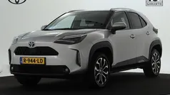 Grijs, metallic lak Gebruikt 2022 Toyota Yaris Cross SUV | € 26.945 (Eerlijke prijs)