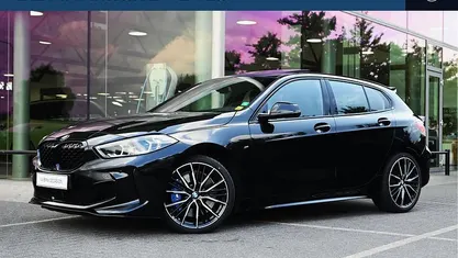 Zwart Gebruikt 2020 BMW M135 Comfort Edition Hatchback | € 38.950 (Eerlijke prijs)