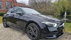 Zwart Gebruikt 2022 Mercedes A250 AMG line Hatchback | € 31.999 (Eerlijke prijs)