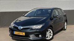 Grijs Gebruikt 2017 Toyota Auris Hybrid Hatchback | € 13.900 (Eerlijke prijs)