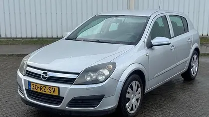 Occasion Opel Astra Enjoy 105 PK (77 kW) 2005 Grijs Hatchback