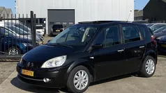Zwart, metallic lak Gebruikt 2007 Renault Scénic II Komfort MPV | € 2.250 (Eerlijke prijs)