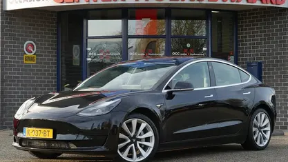 Zwart Gebruikt 2020 Tesla Model 3 Standard Range Sedan | € 22.844 (Eerlijke prijs)