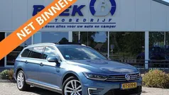 Blauw, metallic lak Gebruikt 2016 VW Passat GTE Stationwagen | € 13.895 (Eerlijke prijs)