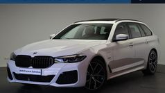 Wit Gebruikt 2023 BMW 530e Executive Stationwagen | € 43.795 (Eerlijke prijs)
