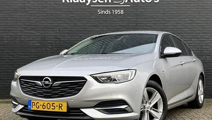 Grijs Gebruikt 2017 Opel Insignia Edition Hatchback | € 16.450 (Eerlijke prijs)