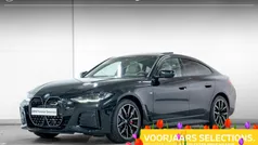 Saphirschwarz (donker zwart) Gebruikt 2024 BMW i4 Executive Sedan | € 52.899 (Goede deal)