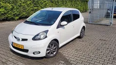 Wit Gebruikt 2011 Toyota Aygo Hatchback | € 4.950 (Eerlijke prijs)