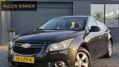 Zwart, metallic lak Gebruikt 2010 Chevrolet Cruze LS Sedan | € 2.449 (Eerlijke prijs)