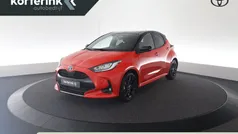 Rood Gebruikt 2022 Toyota Yaris Hybrid Executive Hatchback | € 25.950 (Eerlijke prijs)
