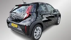 Zwart Gebruikt 2022 Toyota Aygo Hatchback | € 15.940 (Eerlijke prijs)
