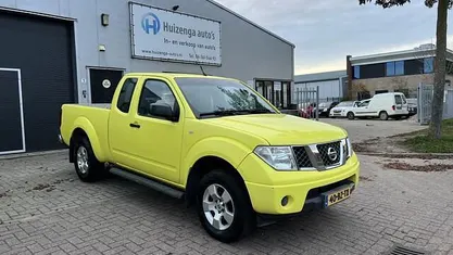 Geel Gebruikt 2006 Nissan Navara Pickup | € 4.250 (Goede deal)