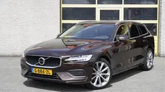 Bruin Gebruikt 2020 Volvo V60 Momentum Stationwagen | € 26.450 (Super prijs)