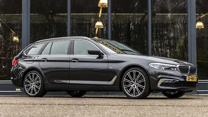 Grijs (metallic) Occasion 2018 BMW 520 Executive Stationwagen | € 24.950 (Eerlijke prijs)