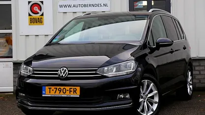 Zwart (metallic) Gebruikt 2020 VW Touran IQ Drive MPV | € 27.900 (Eerlijke prijs)