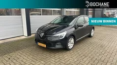 Zwart Gebruikt 2020 Renault Clio V Zen Hatchback | € 12.350 (Eerlijke prijs)