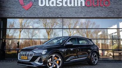 Bruin Gebruikt 2021 Audi e-tron Design SUV | € 41.950 (Eerlijke prijs)