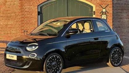 Zwart Gebruikt 2022 Fiat 500e La Prima Hatchback | € 20.650 (Eerlijke prijs)