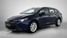 Blauw Gebruikt 2023 Toyota Corolla Hybrid Active Stationwagen | € 25.950 (Eerlijke prijs)