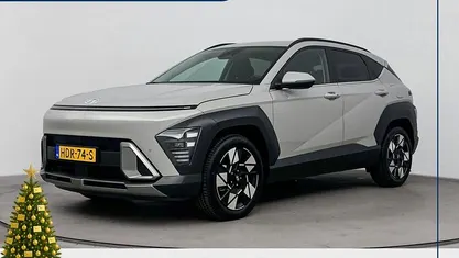 Cyber gray metallic (c5g) Gebruikt 2025 Hyundai Kona Comfort SUV | € 30.900 (Eerlijke prijs)