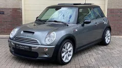 Grijs, metallic lak Gebruikt 2005 Mini Cooper S Hatchback | € 4.450 (Eerlijke prijs)