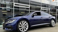 Blauw Gebruikt 2018 VW Arteon R-line Hatchback | € 21.950 (Eerlijke prijs)